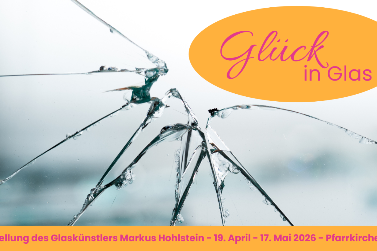 Zerbrochene Glasscheibe mit dem Logo der Ausstellung 'Glück in Glas'