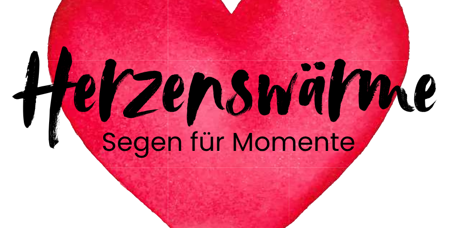 Rotes Herz mit dem Schriftzug 'Herzenswärme' in der Farbe Schgwarz. Darunter steht ebenfalls in schwarz 'Segen für Momente'.