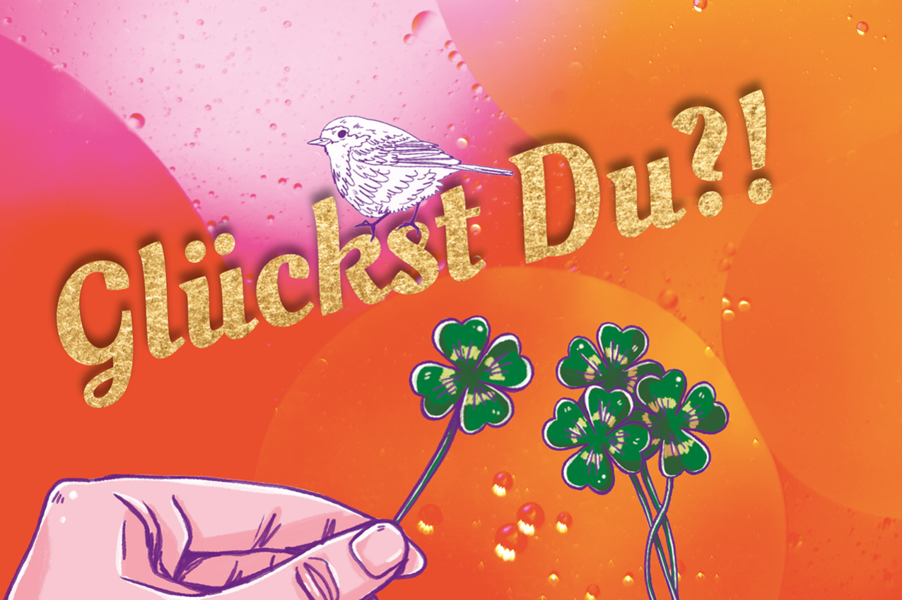 Schriftzug 'Glückst Du?!' mit grünen Kleeblättern vor pink-orangefarbenem Hintergrund mit einem Singvogel in weiß als Skizze.